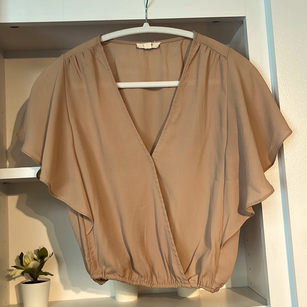 Adorable tan blouse